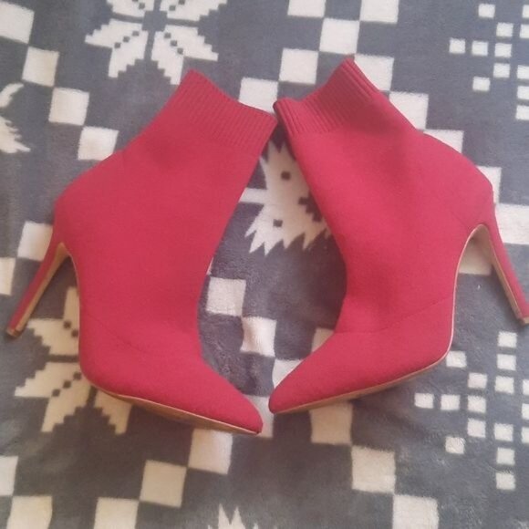 Aldo Red Pull On Sock 4 Inch Heel Booties Size 6.5 - Picture 3 of 9